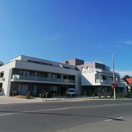 Balatoni Nyár Apartman Apartamento *